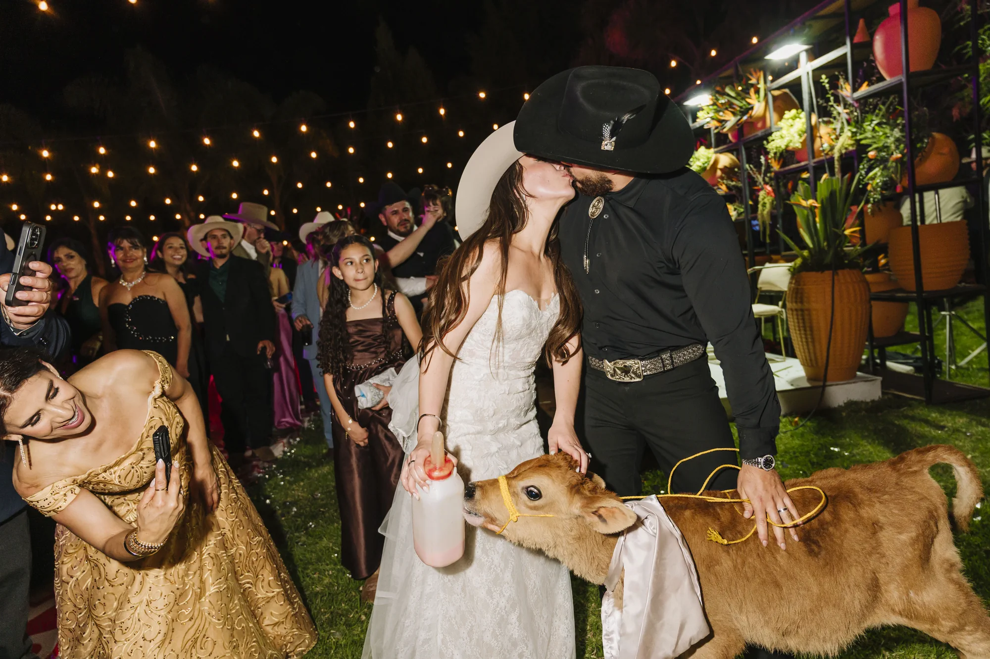 Novios celebrando una boda campestre en Ixtlahuacán del Río y Cuquío