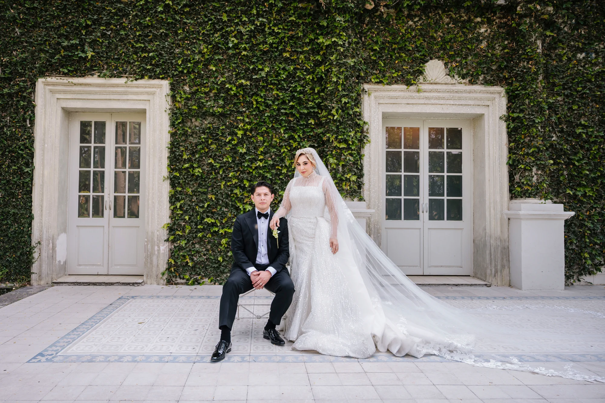 Novios durante su boda en Finca by ALOFA, Huaxtla